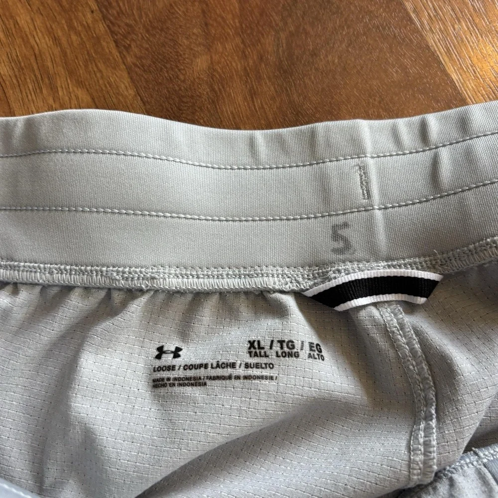 Wisconsin Badgers Pants Mens XL Gray NCAA Basketball Under Armour Warm Up
